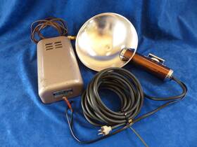 3156 Acousticraft Vintage Reliance Thrift-lite Flash Unit Brown Tube 7-inch Reflector