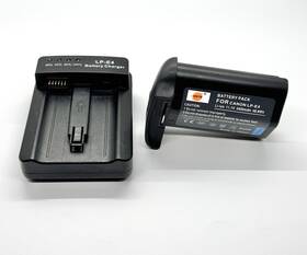 Lp-e4 Canon Lp - E4 Battery With Charger Excellent