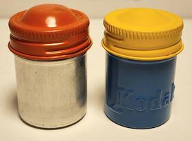 35mm-excellent Kodak 2 Vintage Camera Metal Film Canisters-embossed And Blank Cond