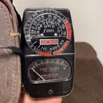 Vintage General Electric Exposure Light Meter 8DW58Y5 With Leather Case. Fixed Price $8.00.