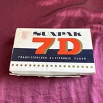 Sunpak 7D Transistorised Electronic Camera Flash Made In Japan - Untested. Fixed Price $11.87.